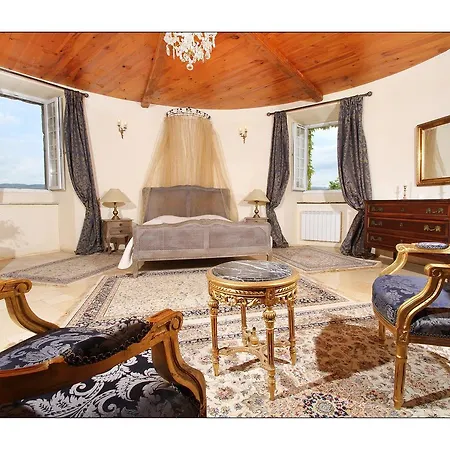 Chateau De Mauras Bed & Breakfast *