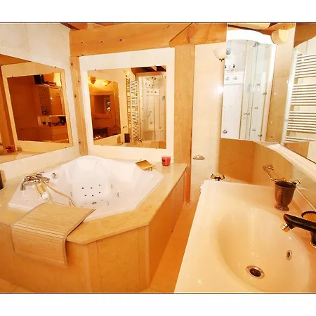Chateau De Mauras Bed & Breakfast