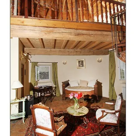 Chateau De Mauras Bed & Breakfast