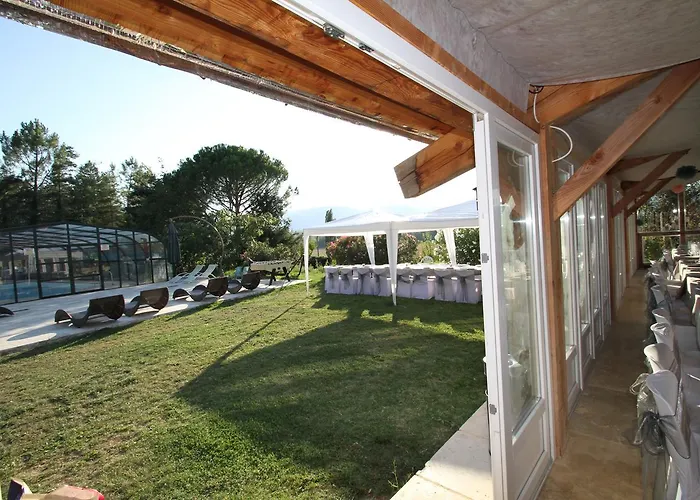 Bed & Breakfast Chateau De Mauras Chomerac