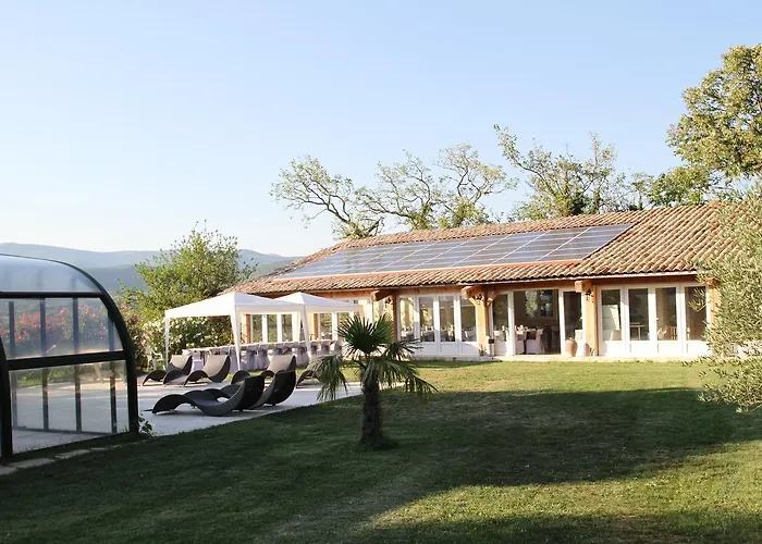 Chateau De Mauras 4*